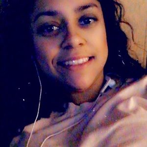 Meet your Posher, Crystal